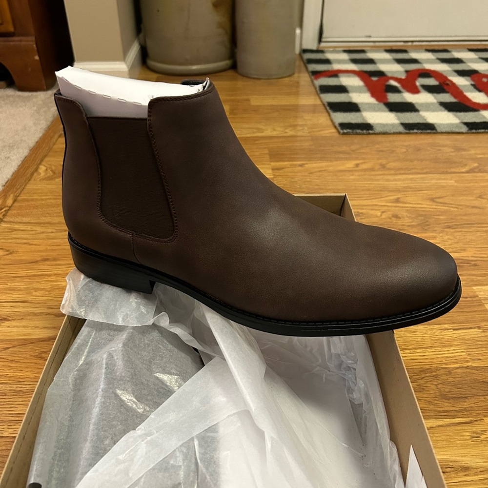 NWT Madden Men's Brown Chelsea Boots